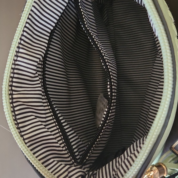 Deluxity Los Angeles, Vegan Green Purse, New - Picture 7 of 11